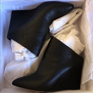 Vince Vail Black Leather Wedge Size 8